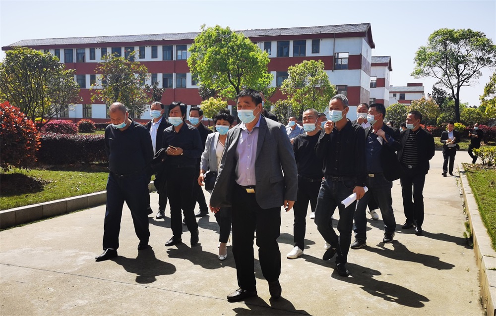 深入群众 倾听民声--人大主席周春花一行领导莅临众利指导工作